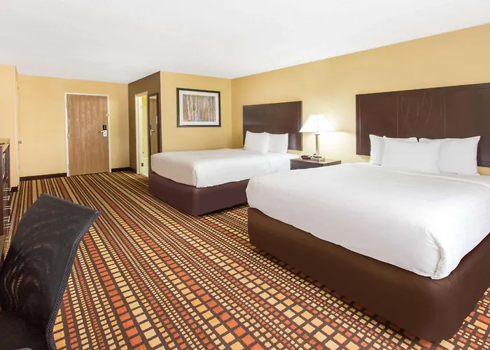 Days Inn & Suites By Wyndham Davenport East